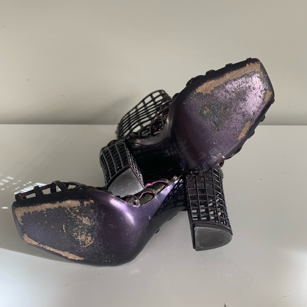 *SOLD* YVES SAINT LAURENT
Leather Cage Peep-Toe - Picture 12 of 15